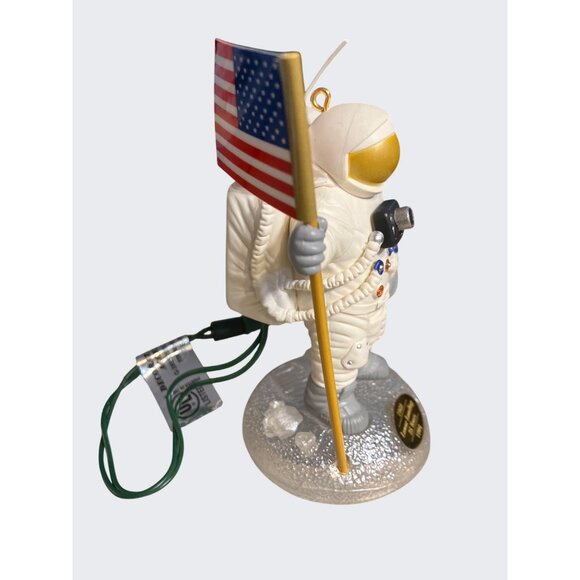 Hallmark 25th Anniversary Lunar Landing Astronaut Keepsake Ornament w/ Lights - Picture 4 of 13